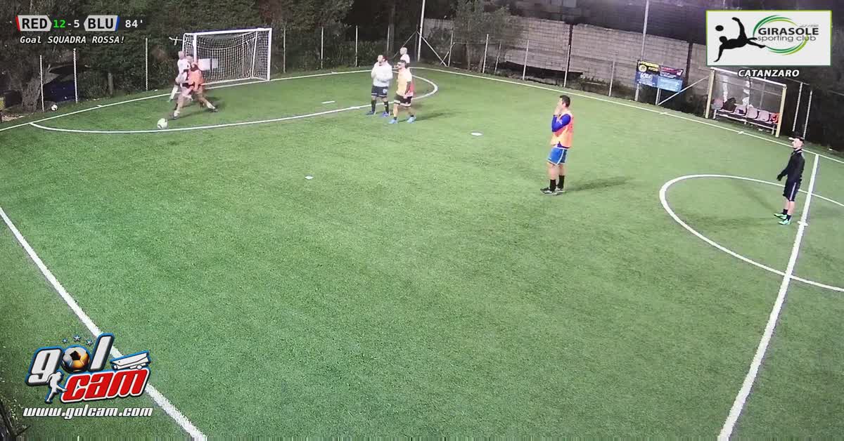 Tiro da fuori e gol 