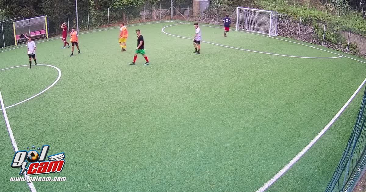 Gol scartando il portiere 