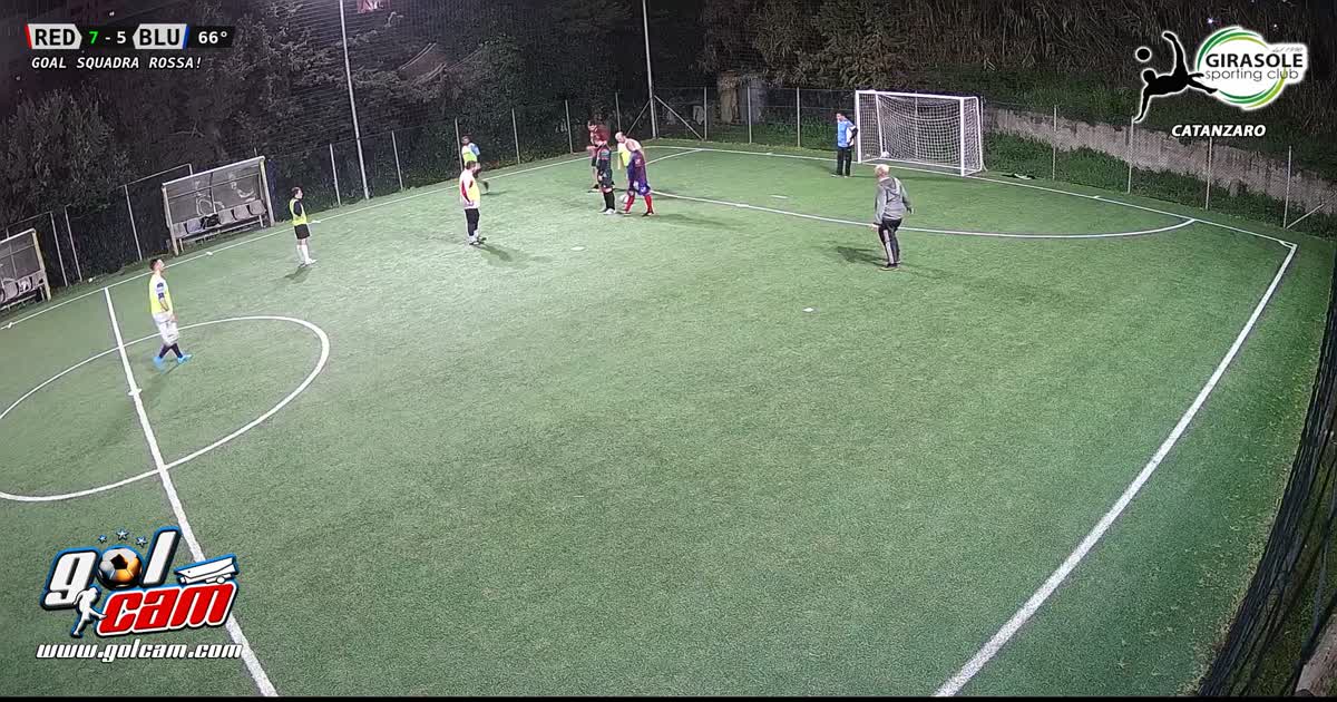 Tiro da fuori bel gol