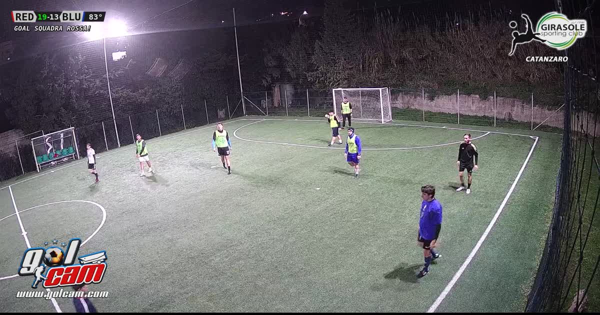Tiro scartando il portiere 