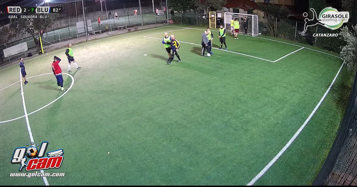 Tiro da fuori e gol 