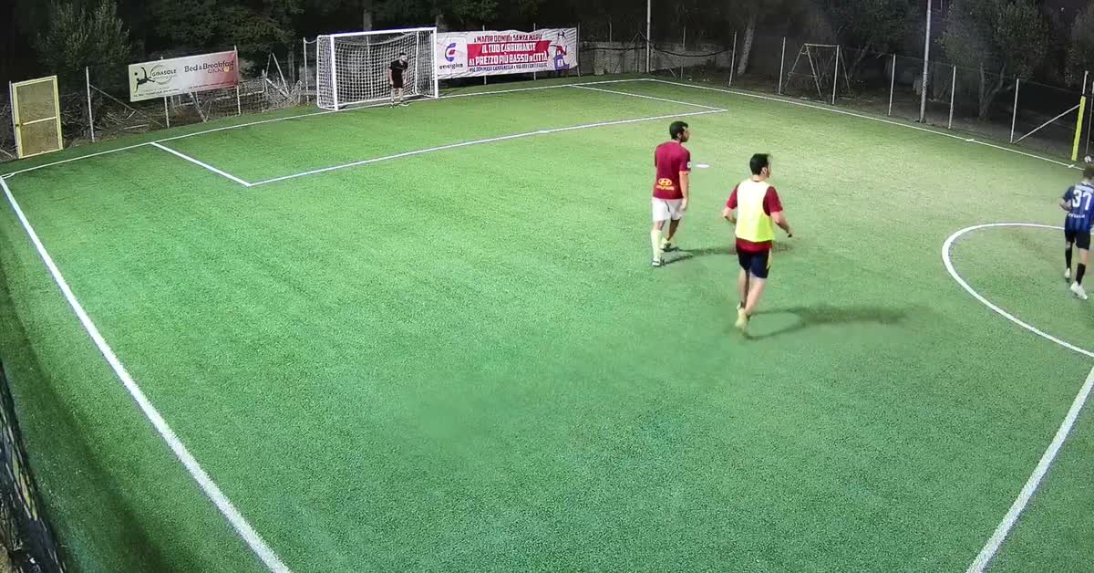 Tunnel dribbling e gol