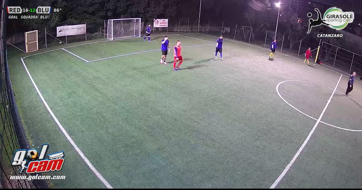 Al volo su calcio d?angolo 