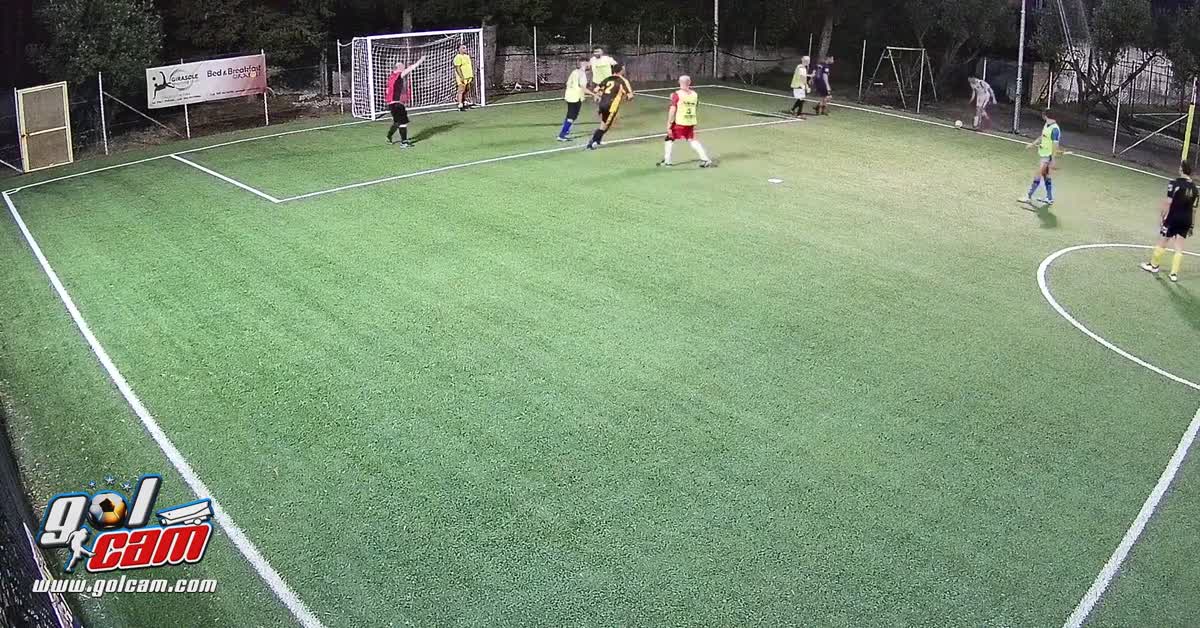Calcio in faccia