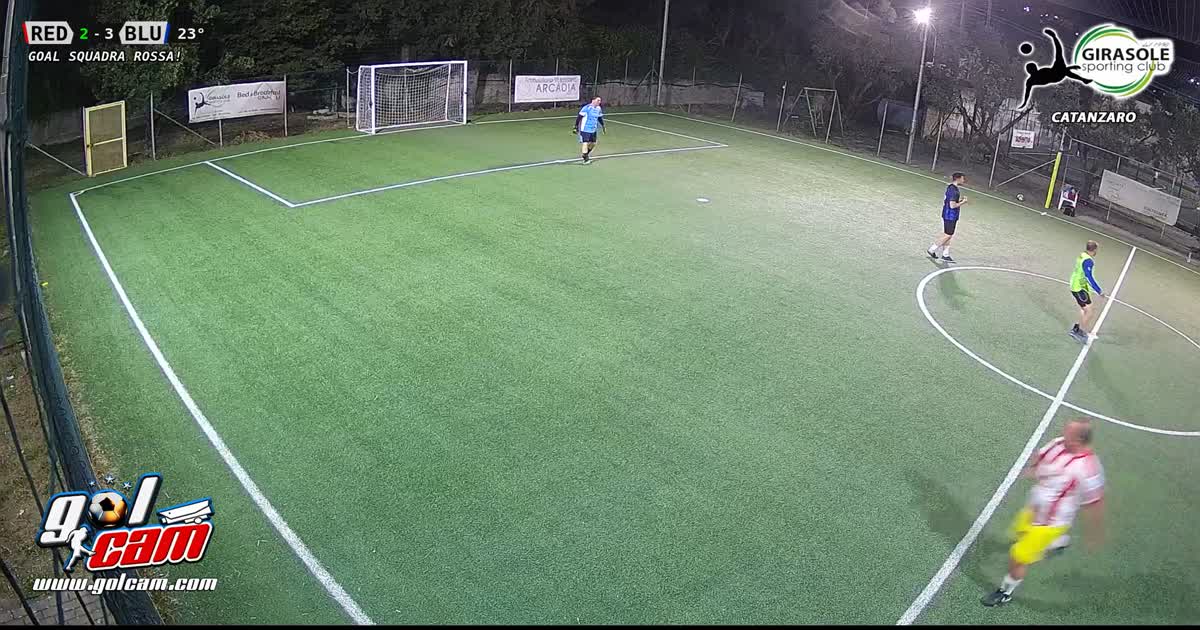 Azione da goal da fuori area 
