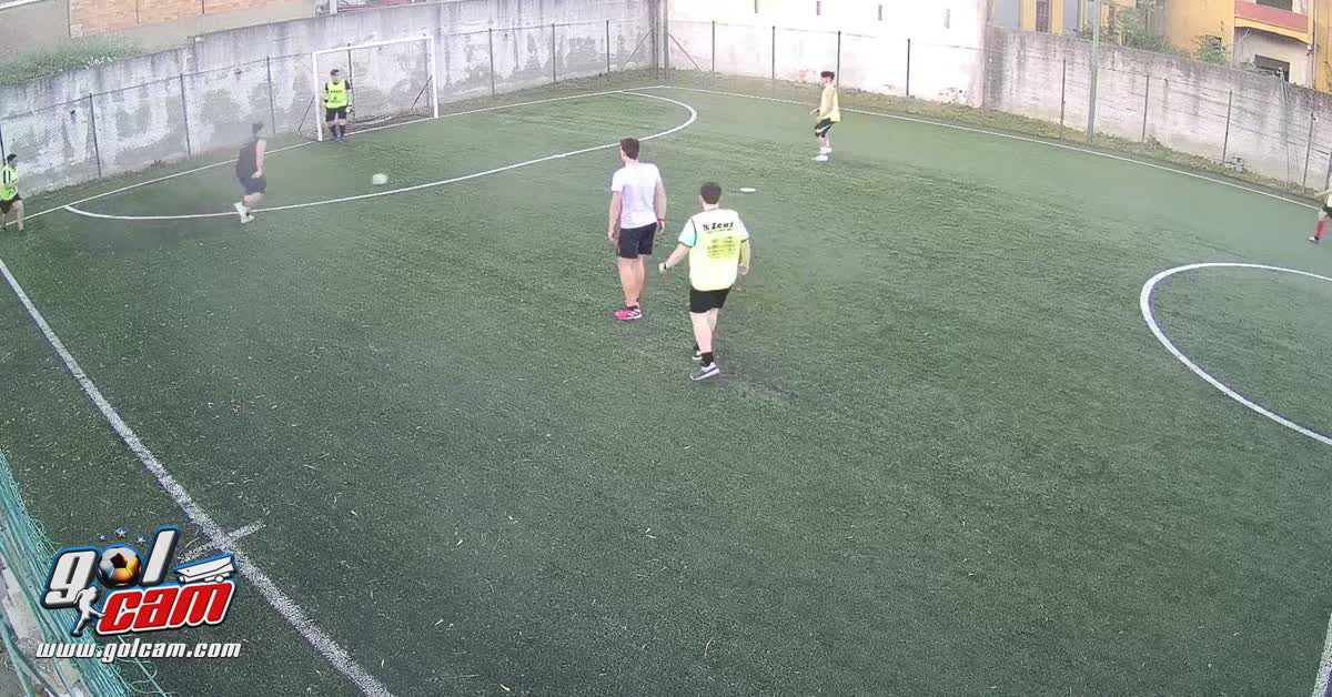 Cannonata palo-goal