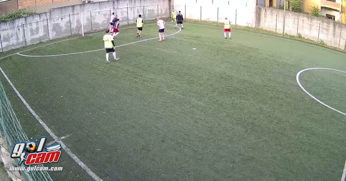 Gol stop di petto e tiro