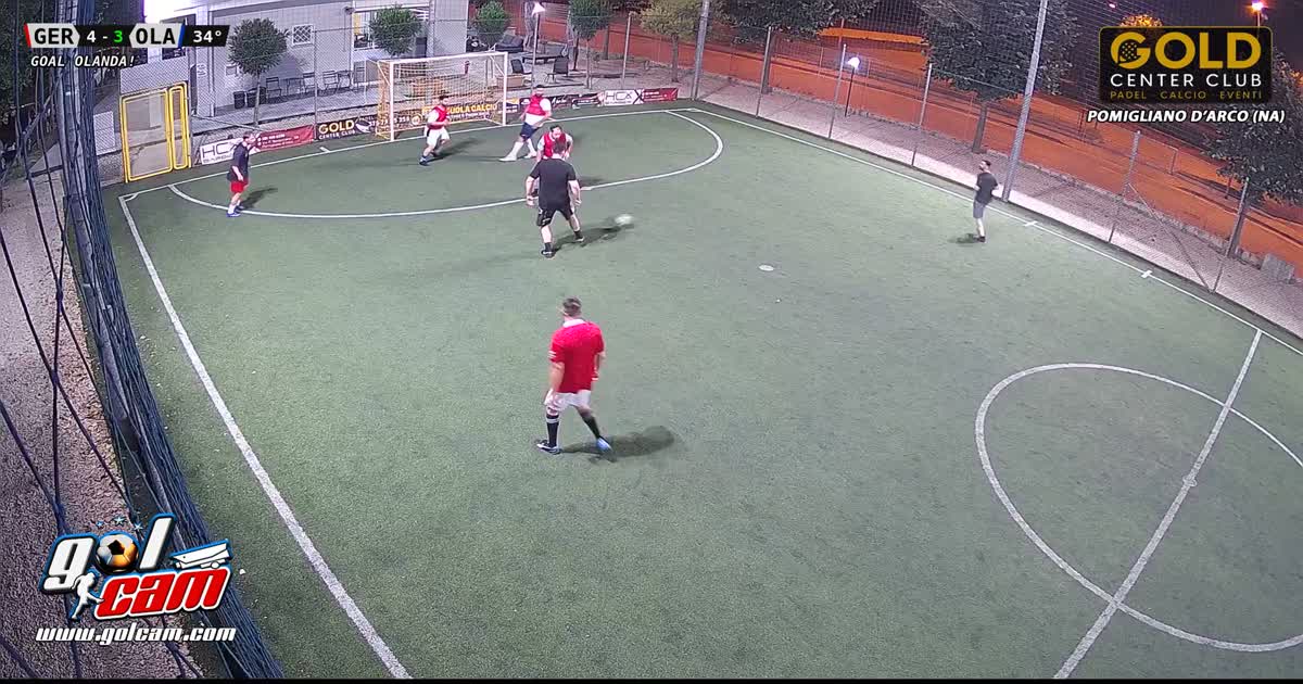 Palo gol da fuori area