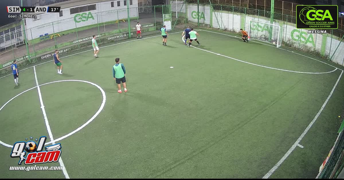 Scatto e gol sotto le gambe