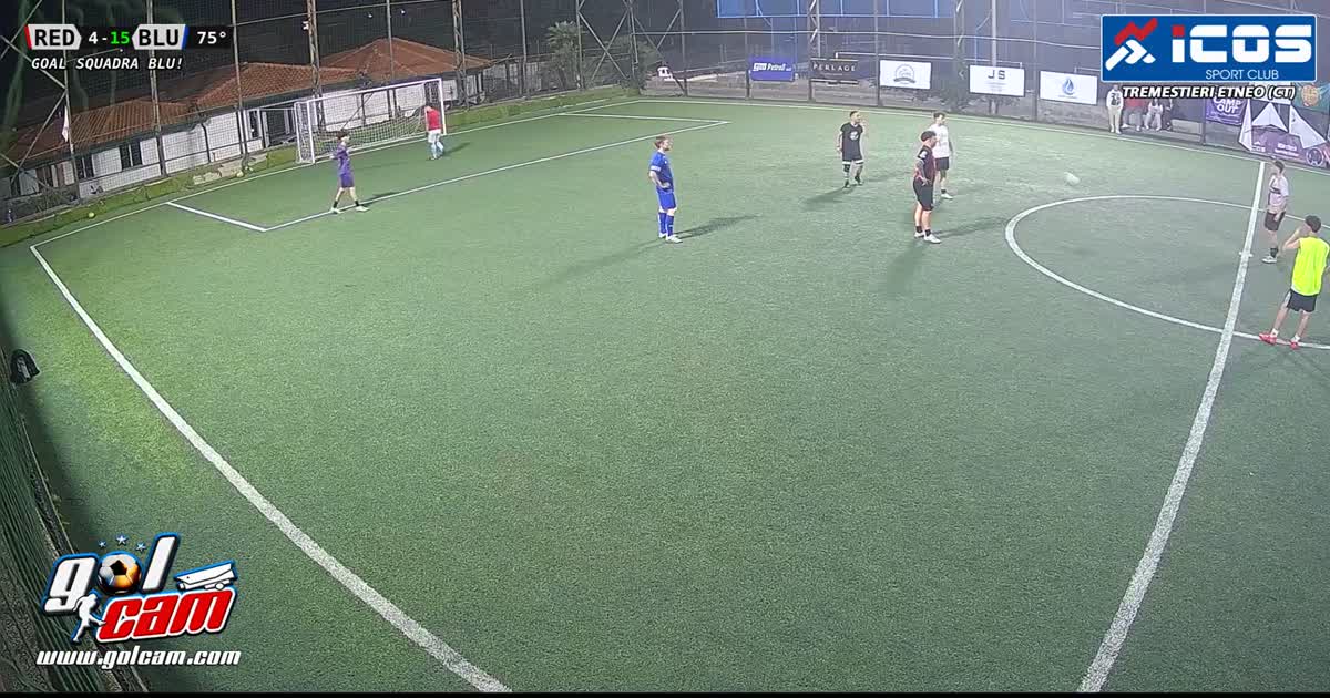 Al volo su calcio d"angolo