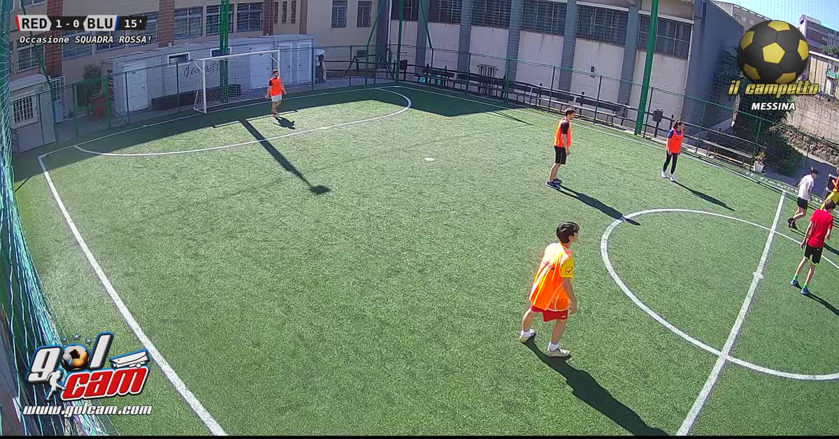 ginocchiata in porta