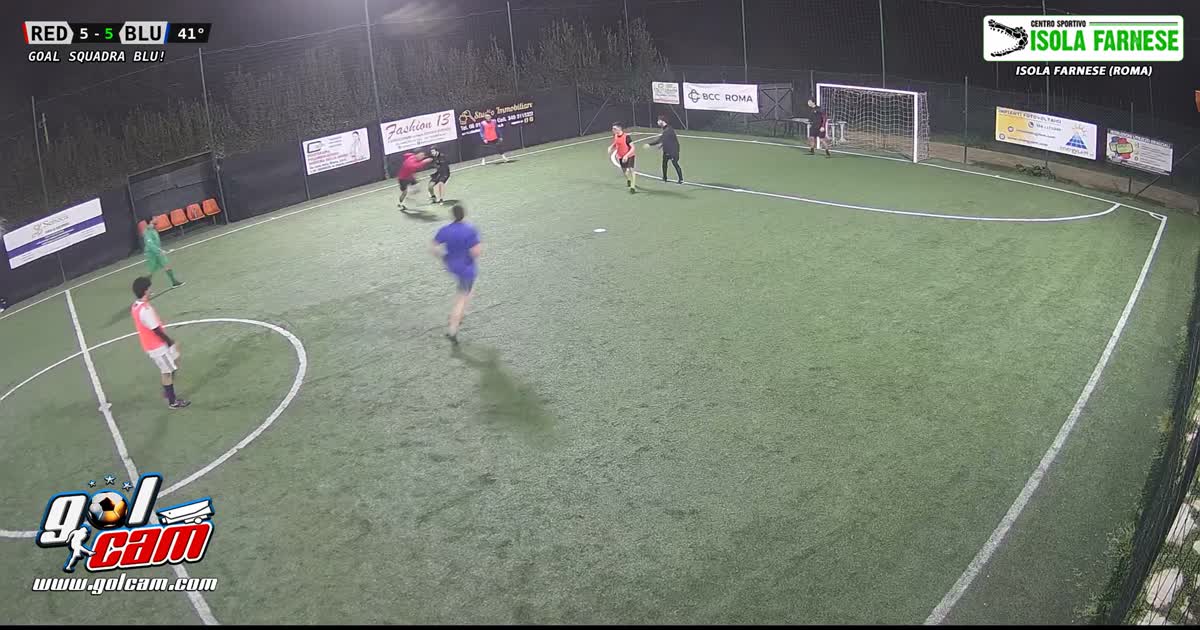 Calcio d"inizio finta e gol