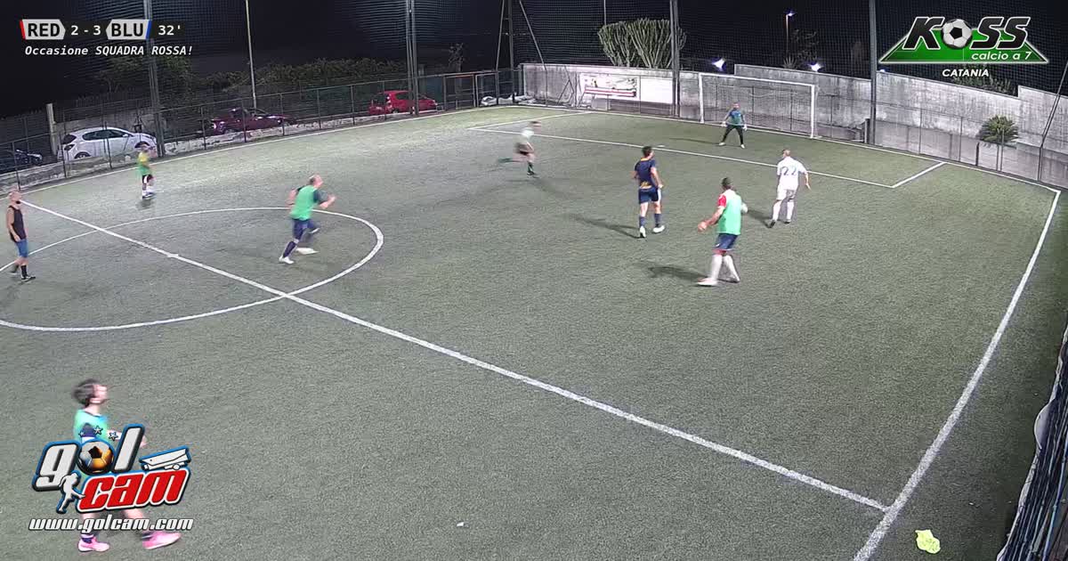 Tiro da fuori con rimbalzo