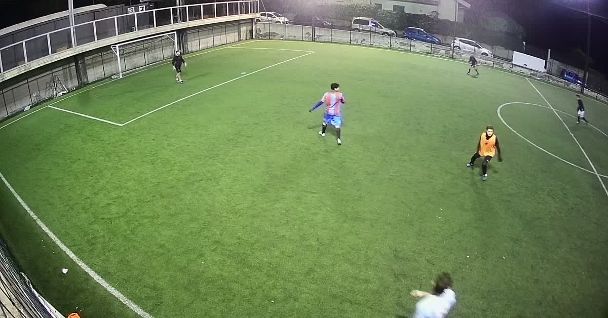 Dribbling, tiro da fuori, goal