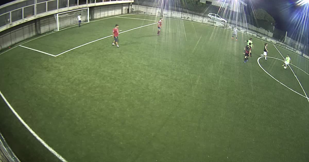 Dribbling con tiro rasoterra!