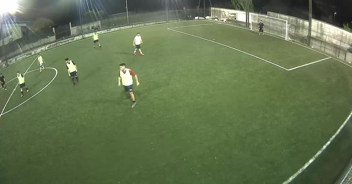 Pallone rubato, tiro parato 