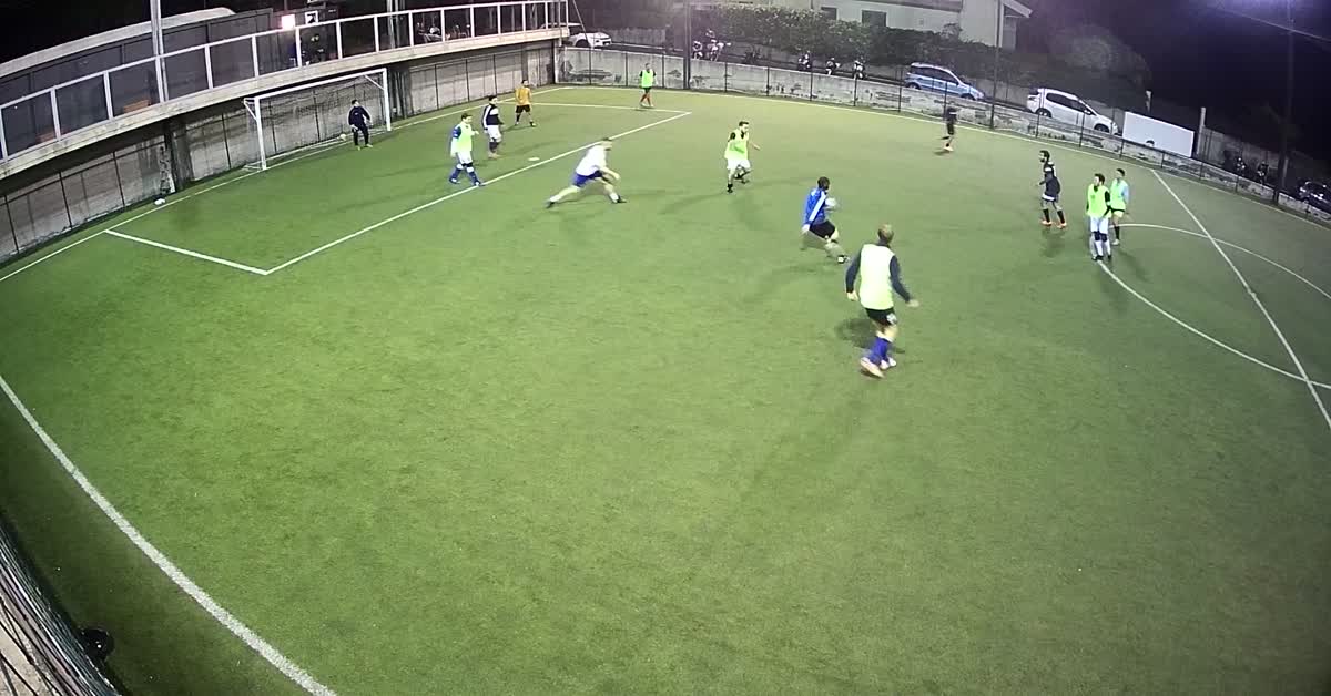 Tocco d"esterno, goal! 