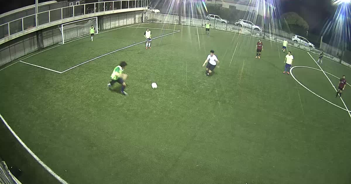Dribbling, tiro da fuori, goal