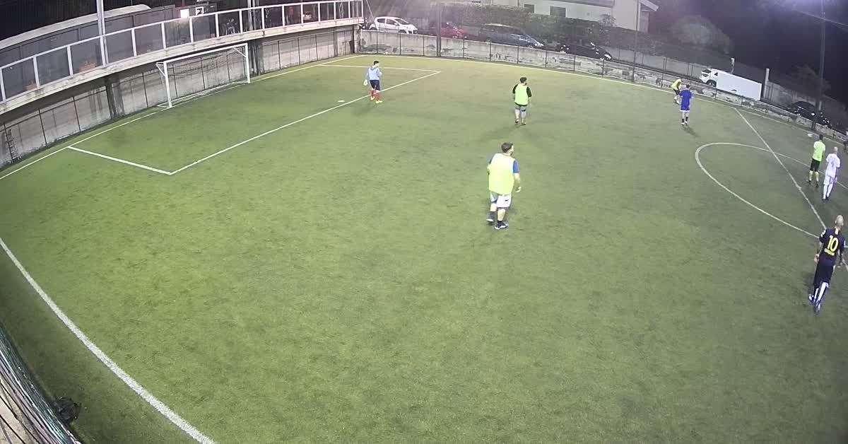 Se scivoli faccio gol ?