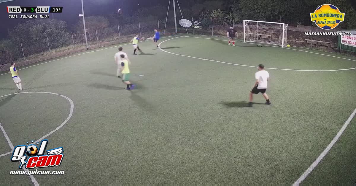 Gol e Luchino esulta
