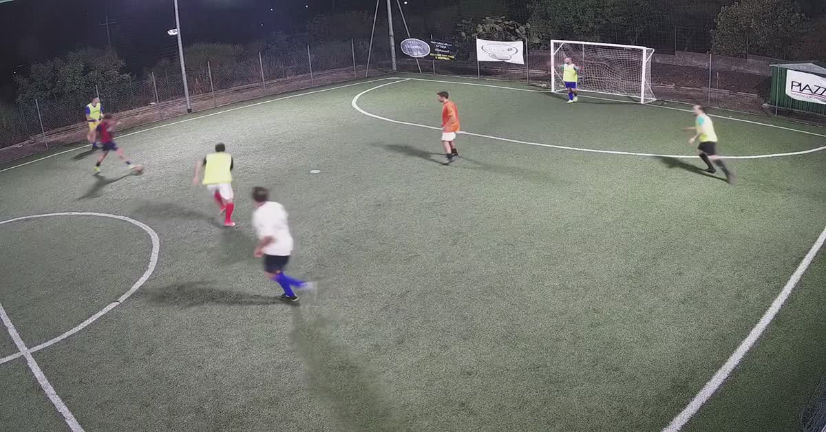 Faretto j Si inventa portiere