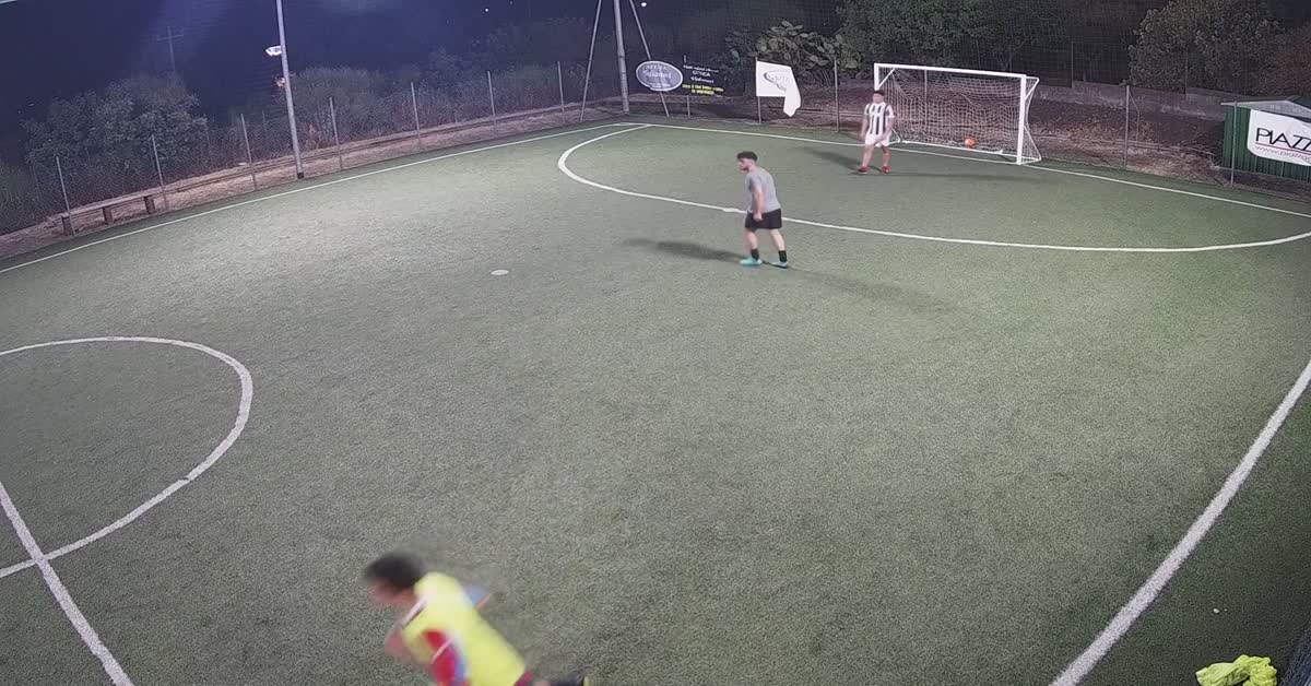 Tiro di poco fuori 