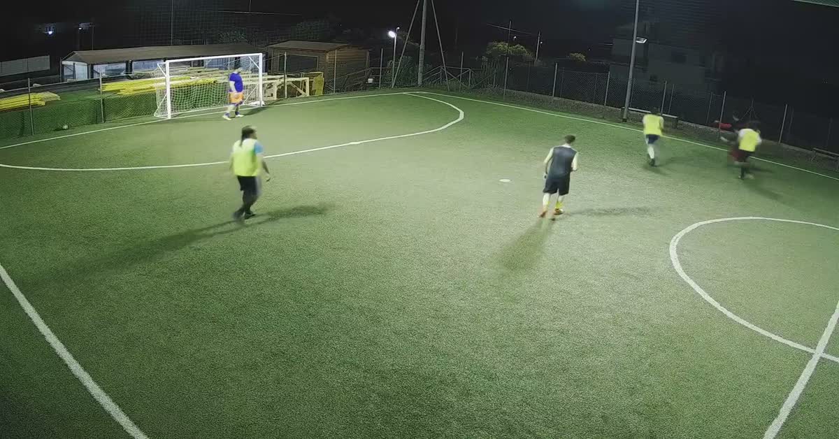 Marco mi prende il piede