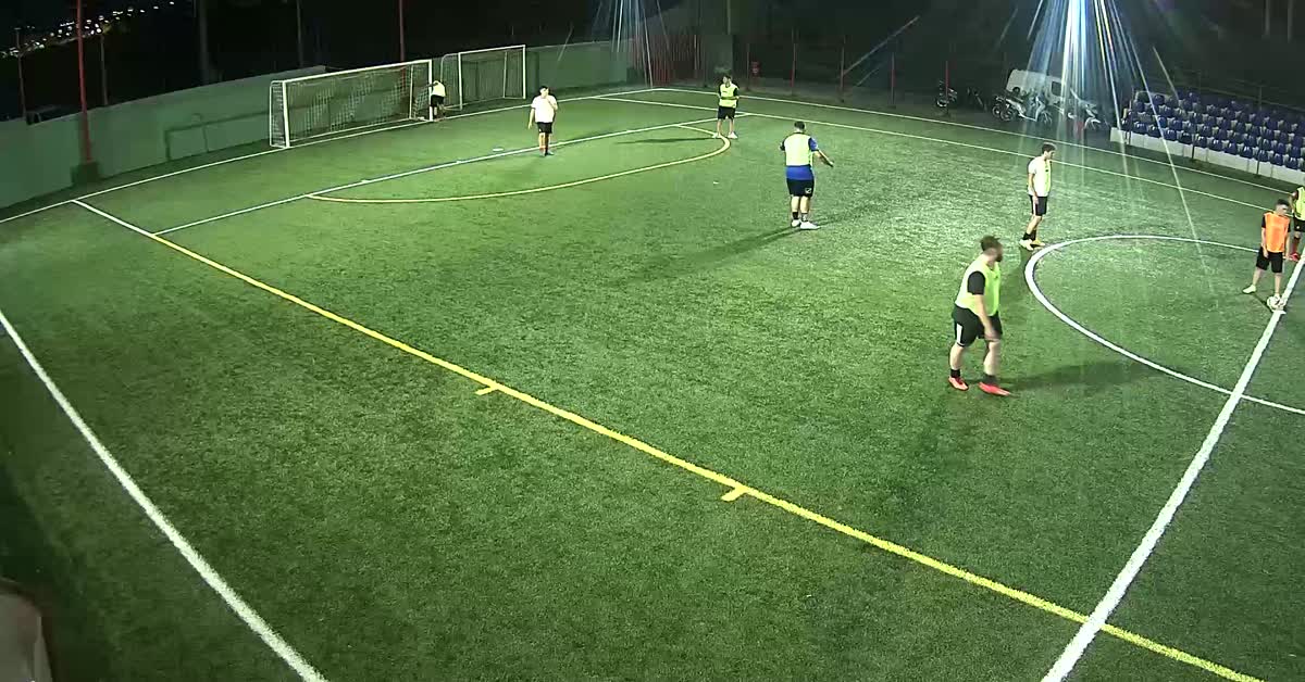 Tiro dal centro campo