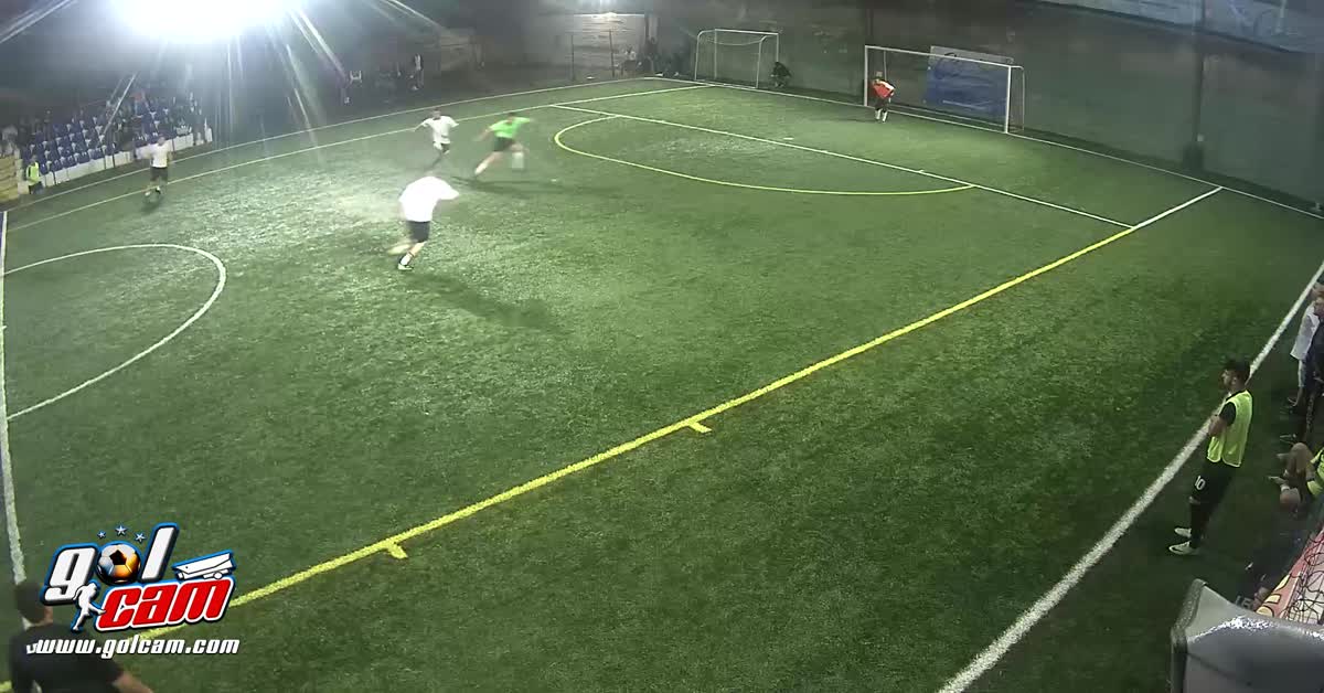 Gol dal centrocampo