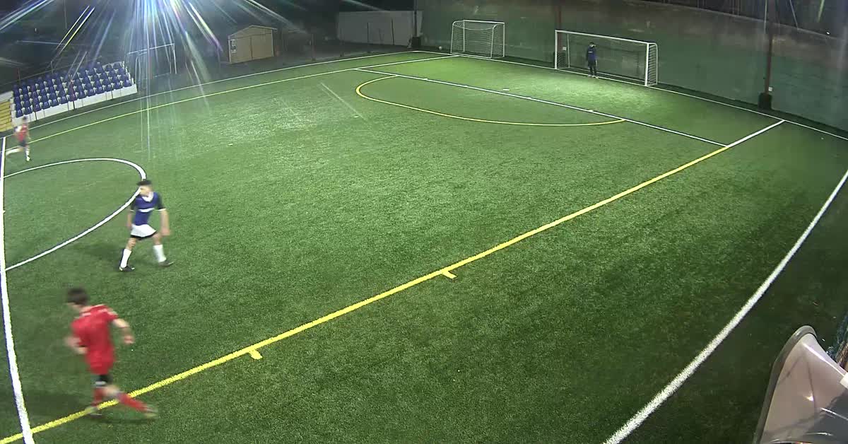 Finta con il destro e goal 