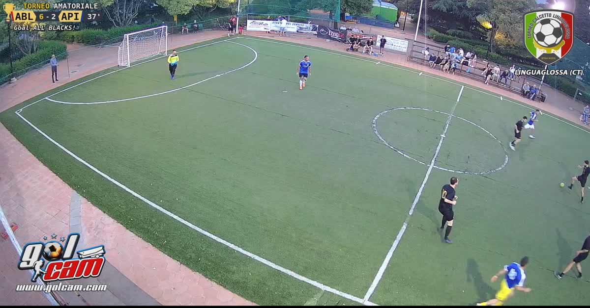 gol sotto le gambe