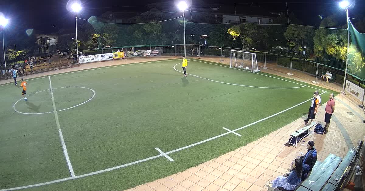 Assist per foti, gol al volo