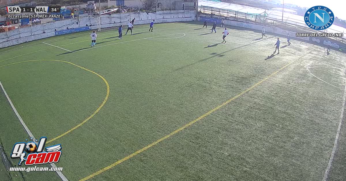 Tiro di Andrea da fuori