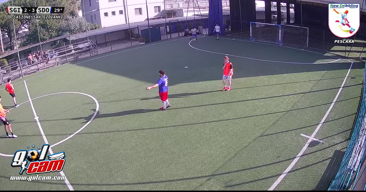 GOL DI PUNTA SOTTO LA TRAVERSA
