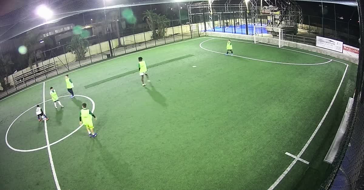 Mostro di goal dal centrocampo