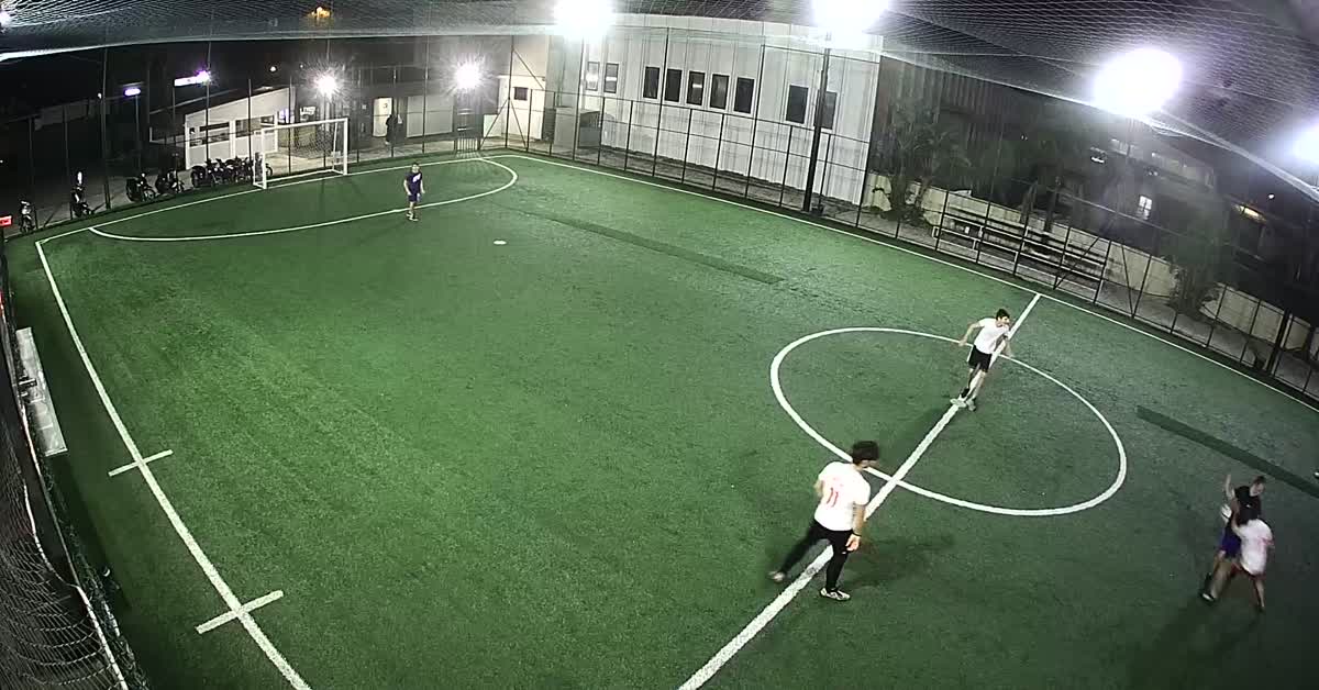 "n mostru i gol