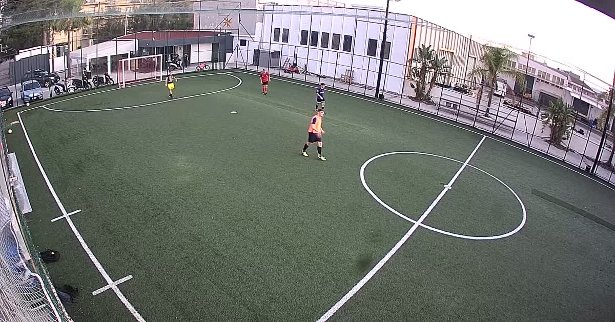Tunnel dribbling e gol