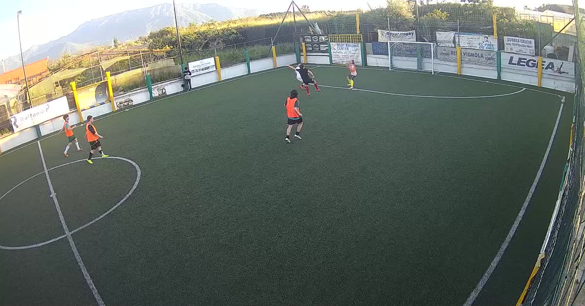 Peter crouch tenta pallonetto