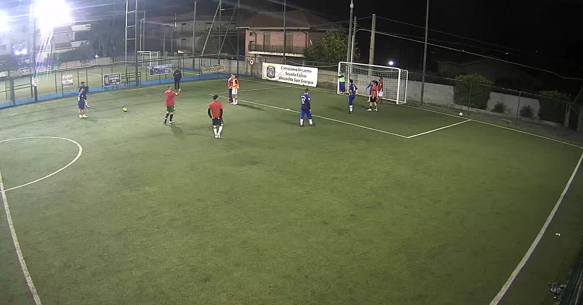 Grande calcio di punizione!