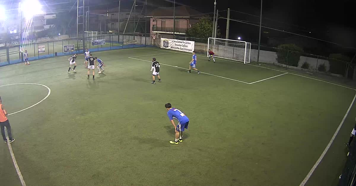Spiazza il portiere