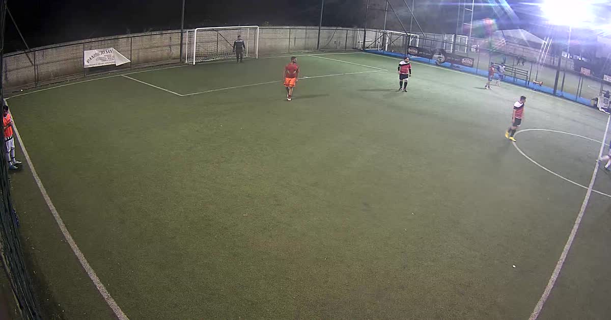 Gol a buca d'angolo.