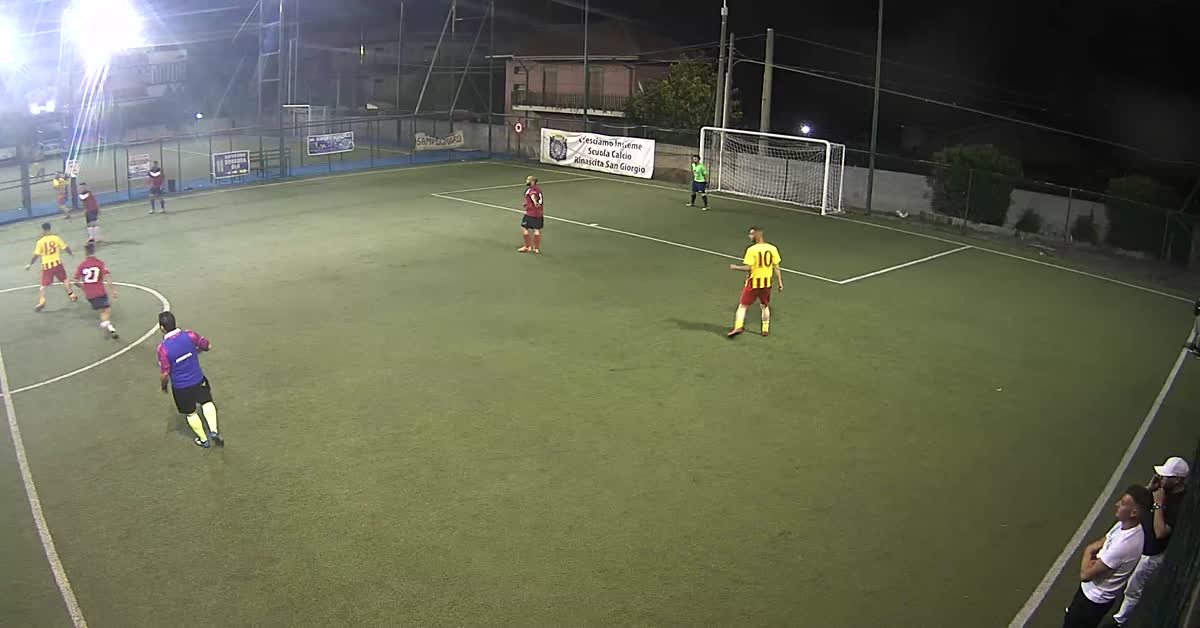 Spiazza il portiere!