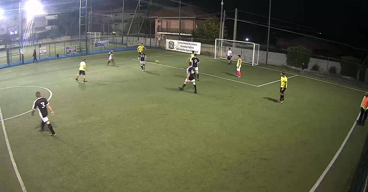 Si ritrova la palla e segna