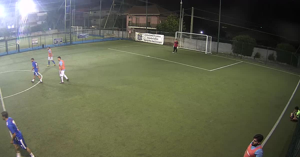 Va da solo e segna