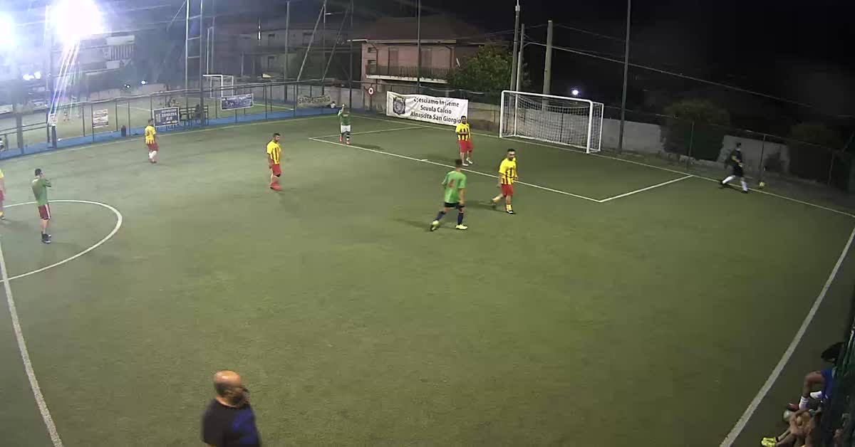 Perde palla in difesa