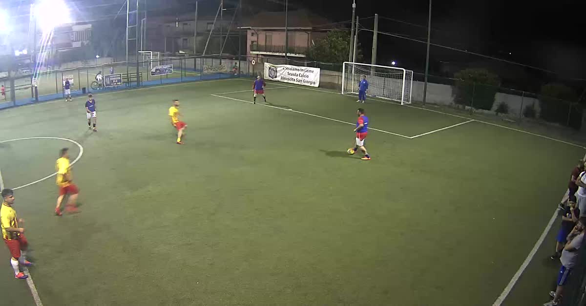 Recupera palla e segna
