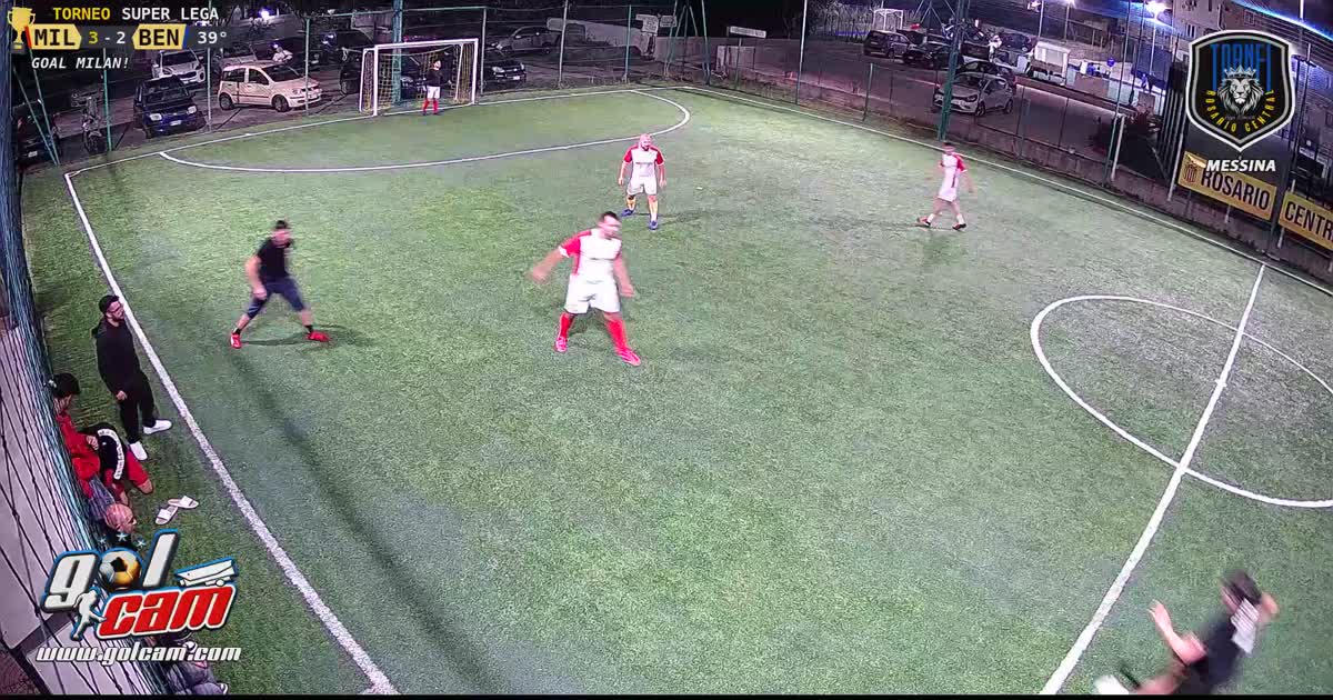 Gol con sombrero  