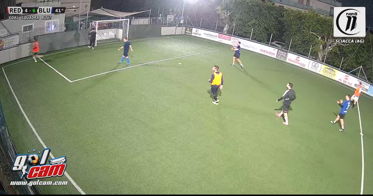 Giù il portiere e gol