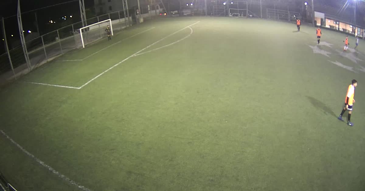 Testa e goal al volo