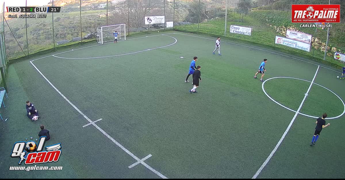 Sulla linea poi gol con tunnel